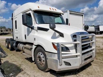  Salvage Freightliner Cascadia 1