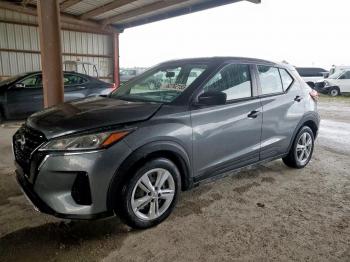  Salvage Nissan Kicks