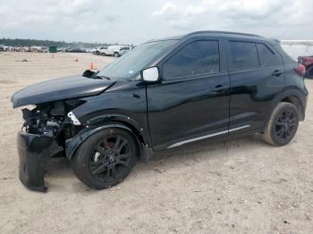  Salvage Nissan Kicks