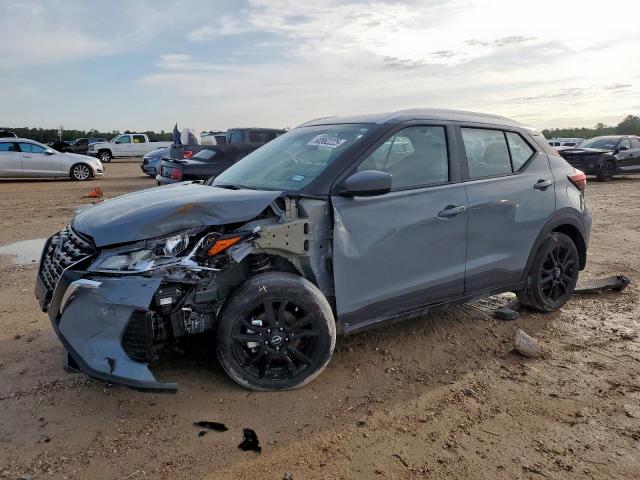  Salvage Nissan Kicks
