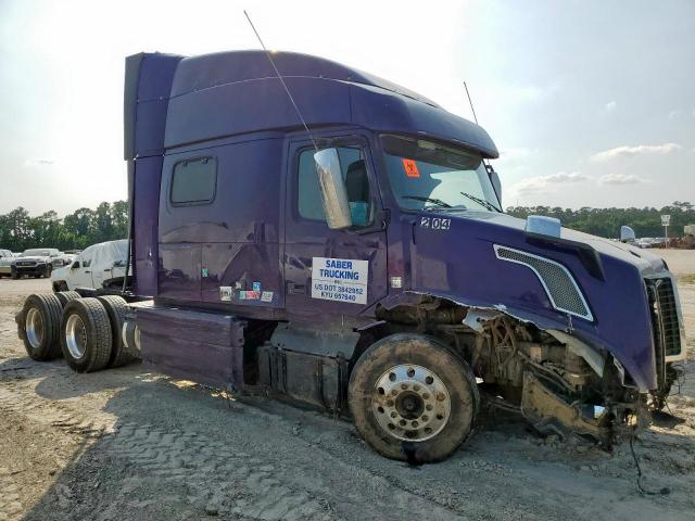  Salvage Volvo Vn