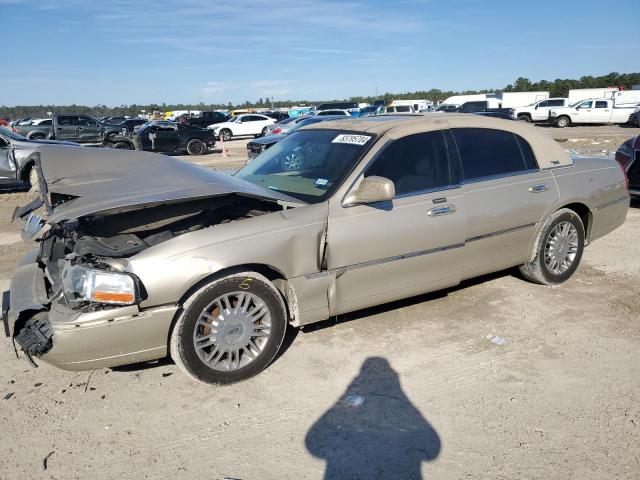  Salvage Lincoln Towncar