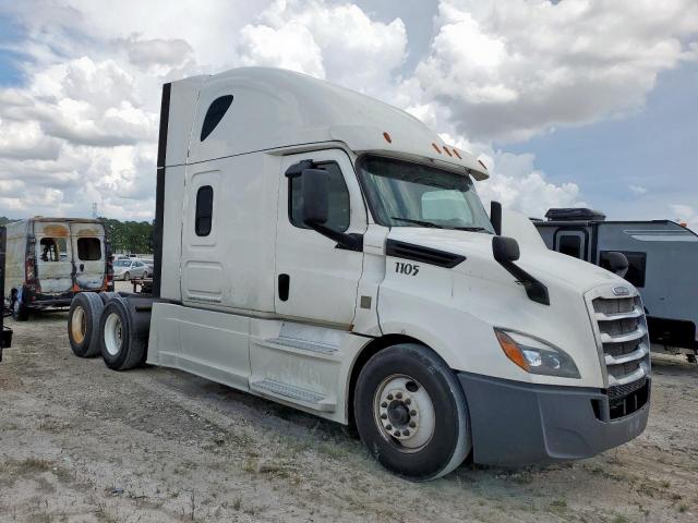  Salvage Freightliner Cascadia 1