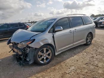  Salvage Toyota Sienna