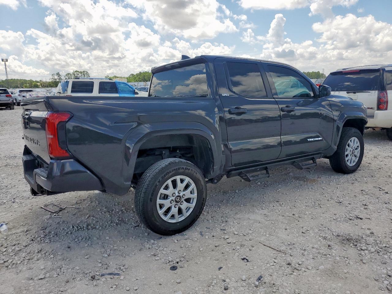 Toyota Tacoma Double Cab Image 2