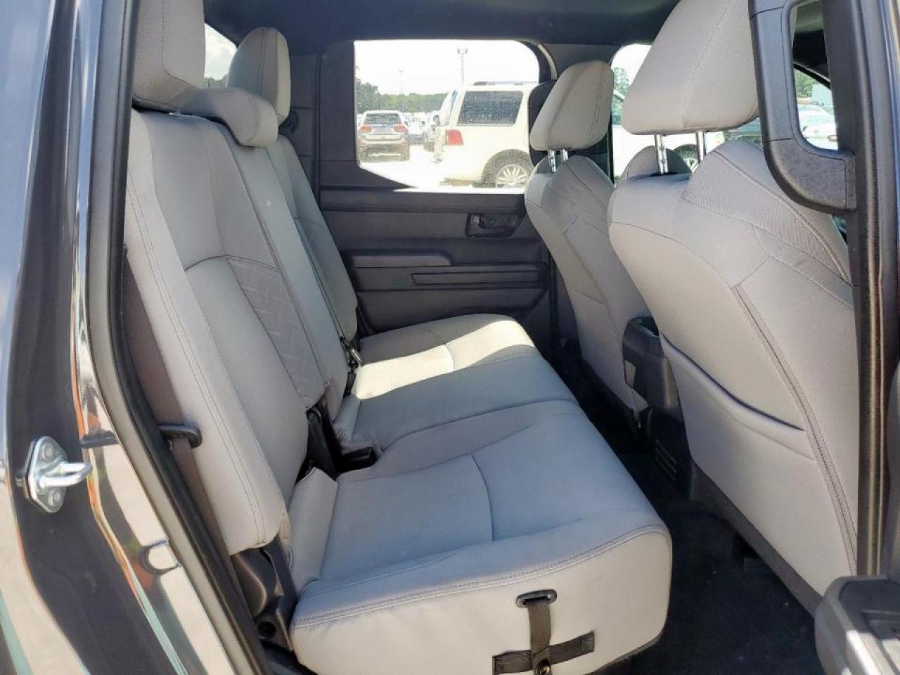 Toyota Tacoma Double Cab Image 9