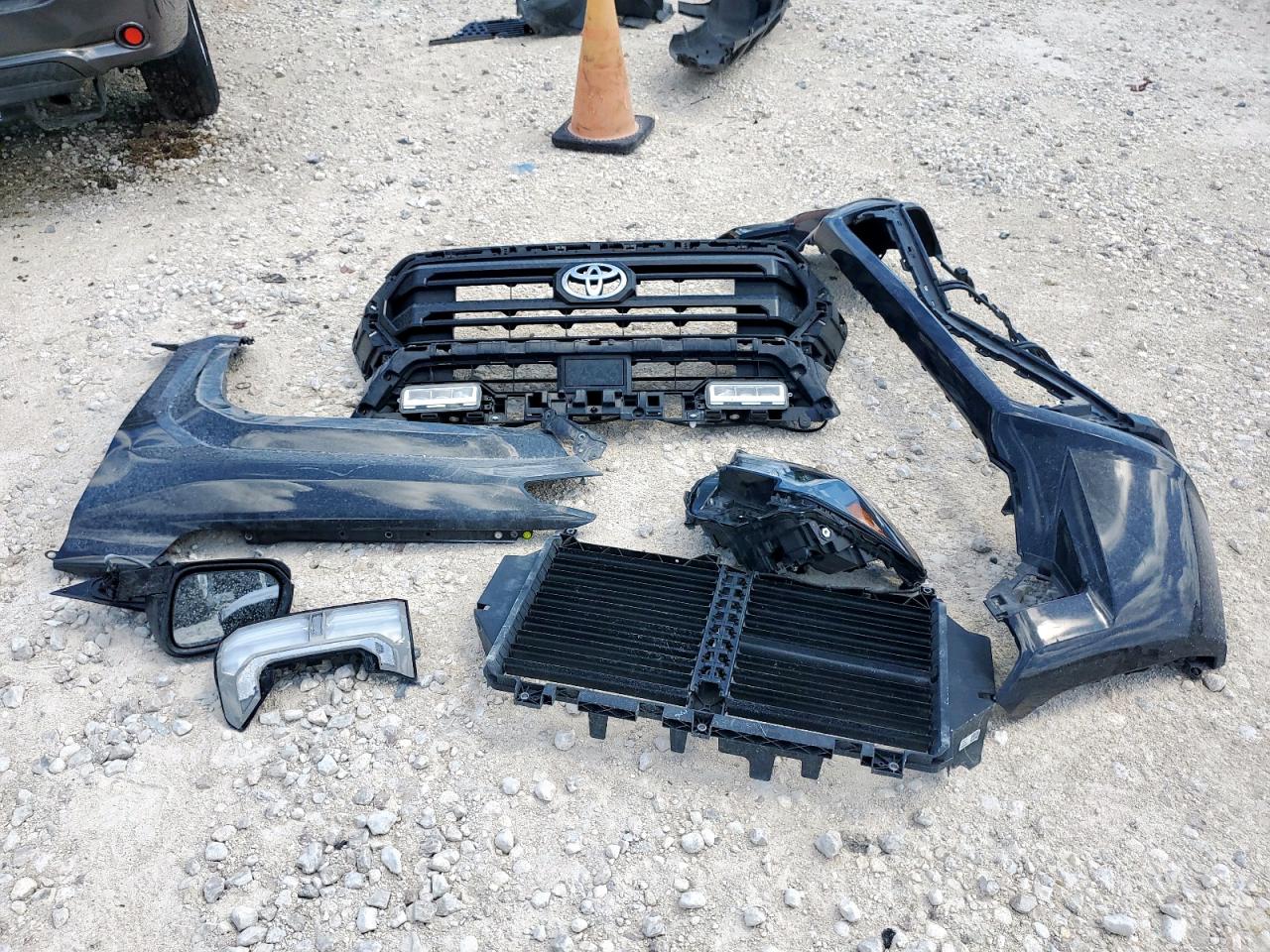 Toyota Tacoma Double Cab Image 13