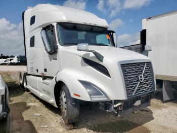  Salvage Volvo Vn