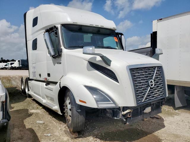  Salvage Volvo Vn