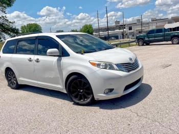  Salvage Toyota Sienna
