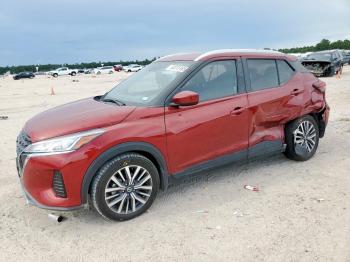  Salvage Nissan Kicks