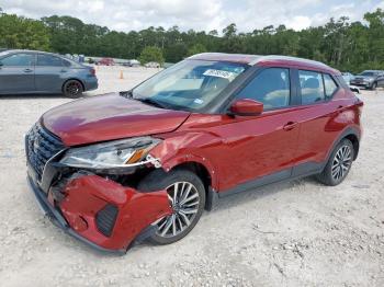  Salvage Nissan Kicks