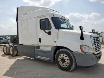  Salvage Freightliner Cascadia 1