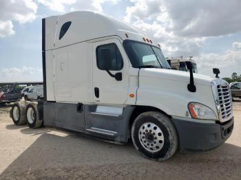  Salvage Freightliner Cascadia 1