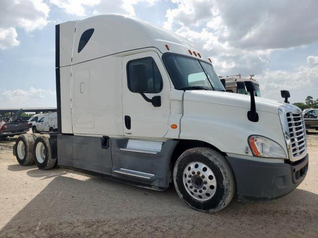  Salvage Freightliner Cascadia 1