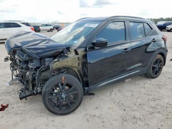  Salvage Nissan Kicks
