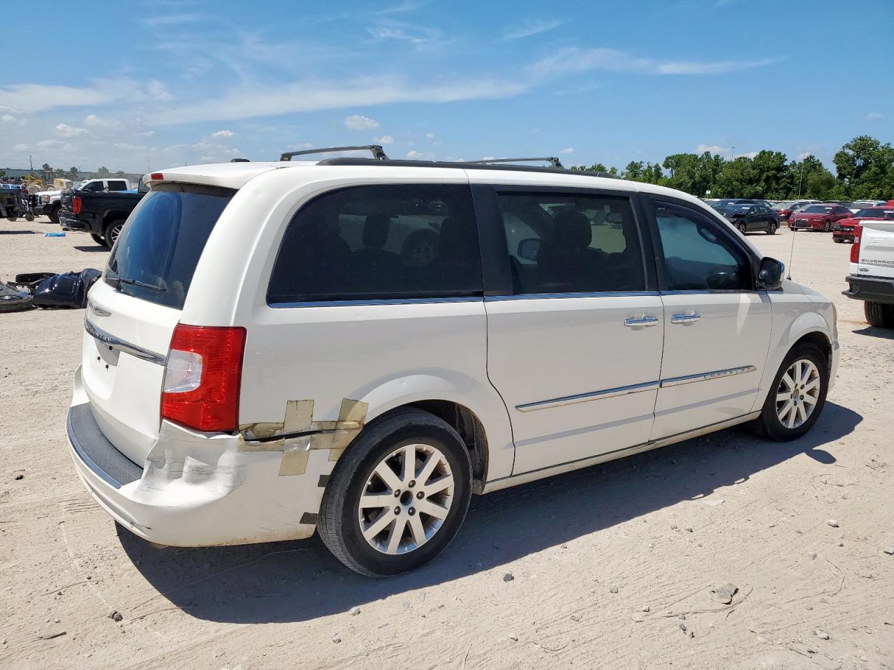 Chrysler Minivan Touring L Image 10