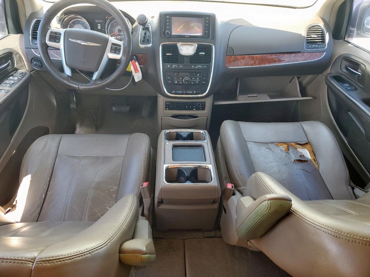 Chrysler Minivan Touring L Image 5