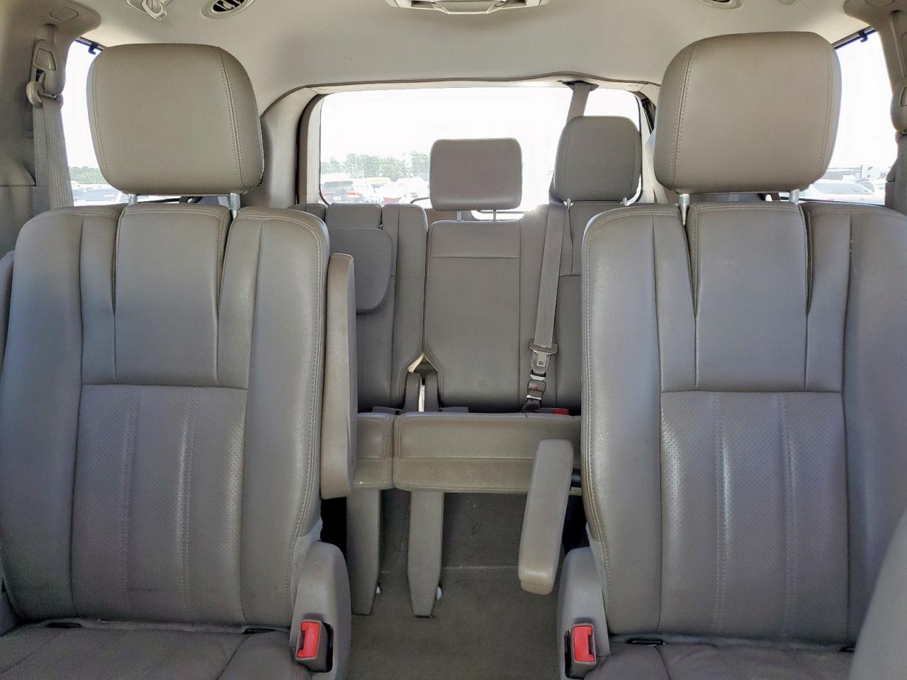 Chrysler Minivan Touring L Image 6