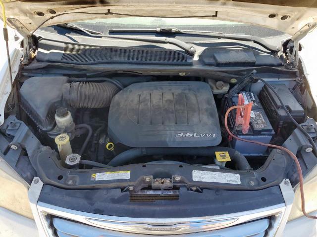 Chrysler Minivan Touring L Image 2