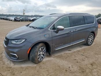  Salvage Chrysler Pacifica