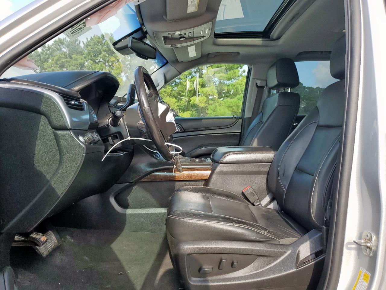 Chevrolet Suburban K1500 Lt Image 4