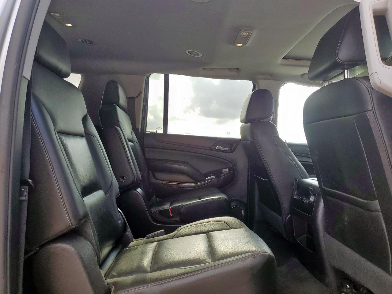 Chevrolet Suburban K1500 Lt Image 11