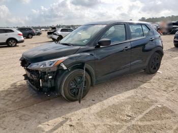  Salvage Nissan Kicks
