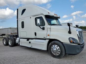  Salvage Freightliner Cascadia 1