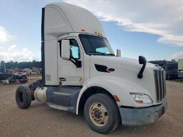  Salvage Peterbilt Tractor 579