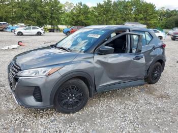  Salvage Nissan Kicks