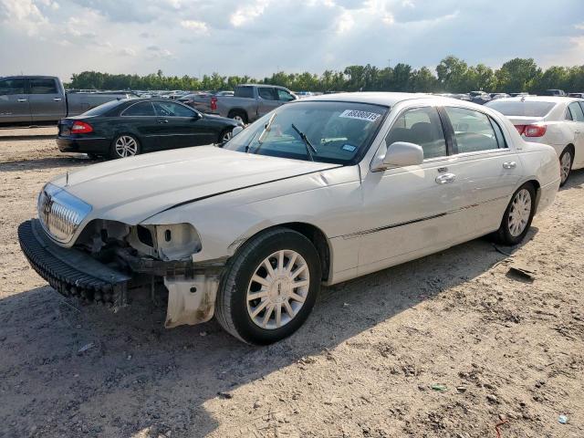  Salvage Lincoln Towncar