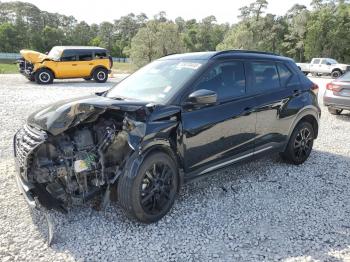  Salvage Nissan Kicks