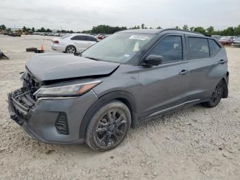  Salvage Nissan Kicks
