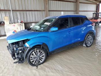  Salvage Nissan Kicks