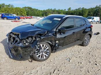  Salvage Nissan Kicks