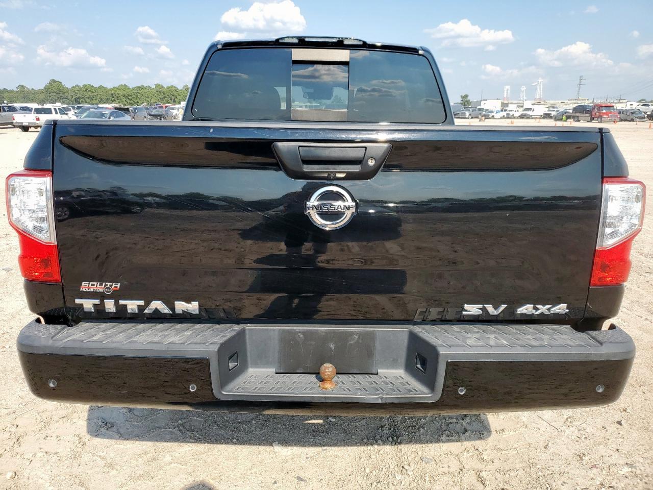 Nissan Titan S Image 2