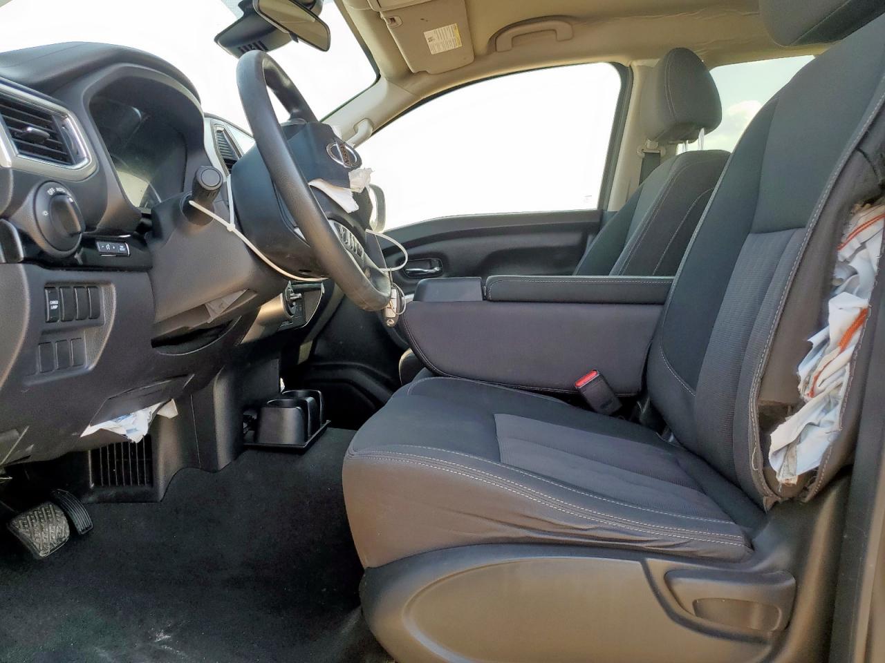 Nissan Titan S Image 6