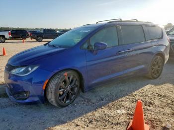 Salvage Chrysler Pacifica