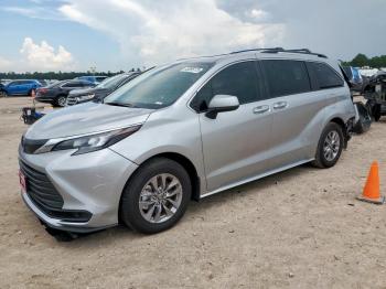  Salvage Toyota Sienna