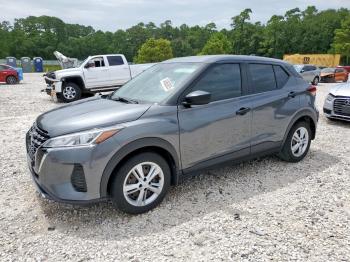  Salvage Nissan Kicks
