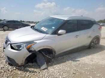  Salvage Nissan Kicks
