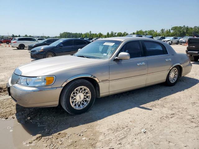  Salvage Lincoln Towncar