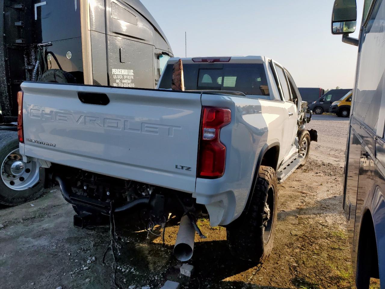 Chevrolet Silverado K2500 Heavy Duty Ltz Image 8