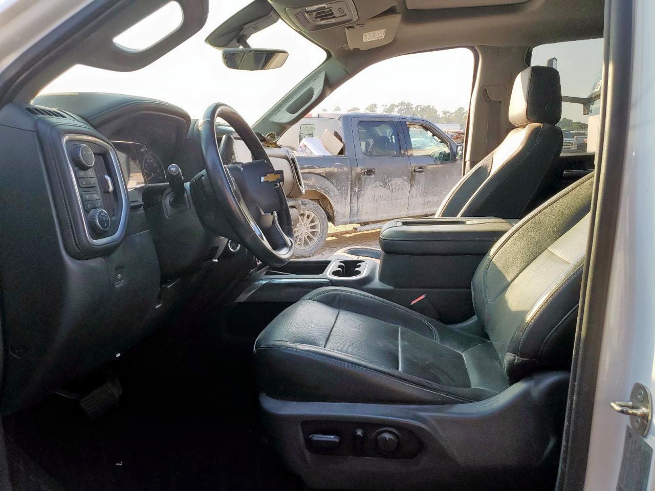 Chevrolet Silverado K2500 Heavy Duty Ltz Image 9