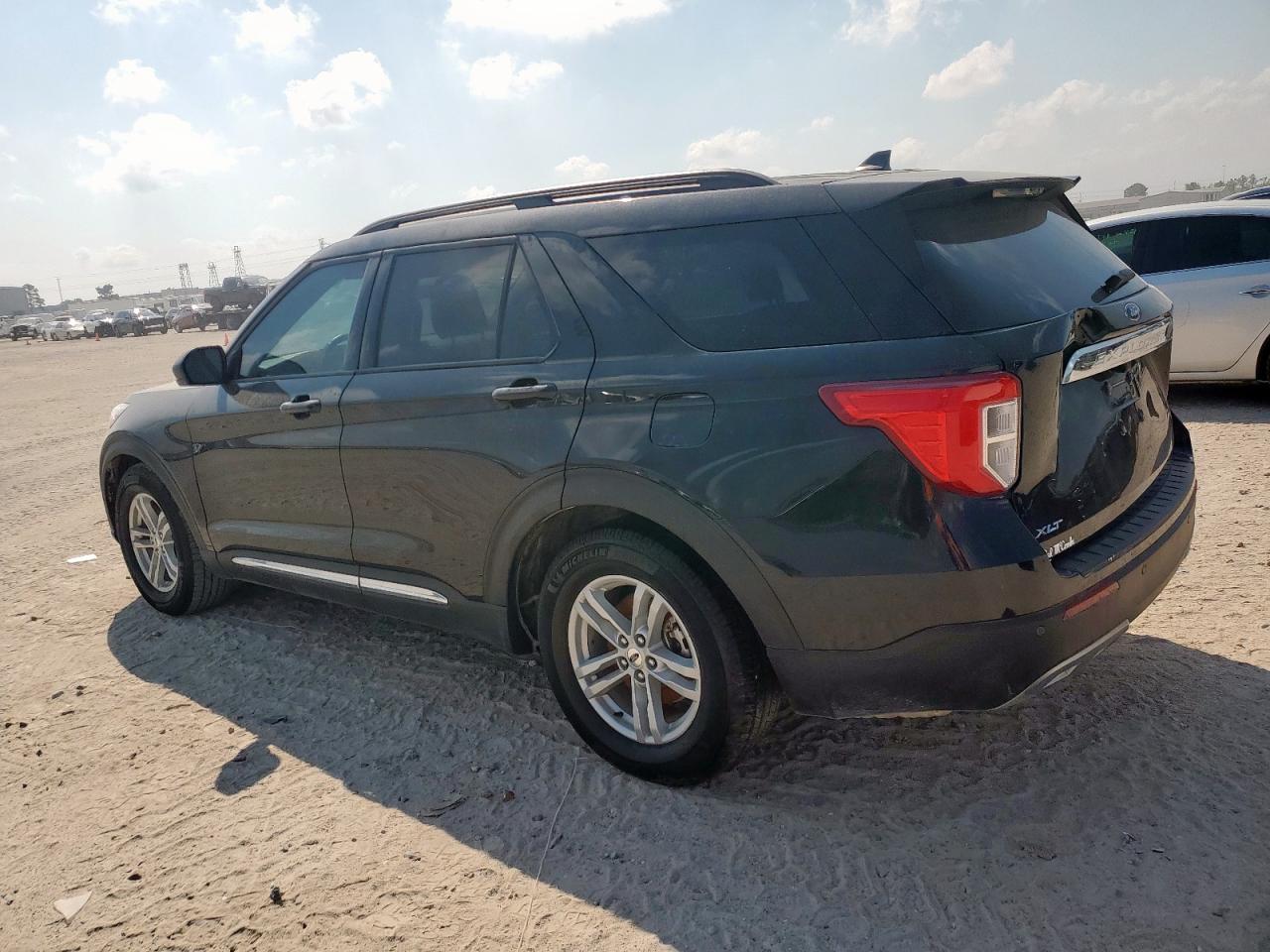 Ford Explorer Xlt Image 6