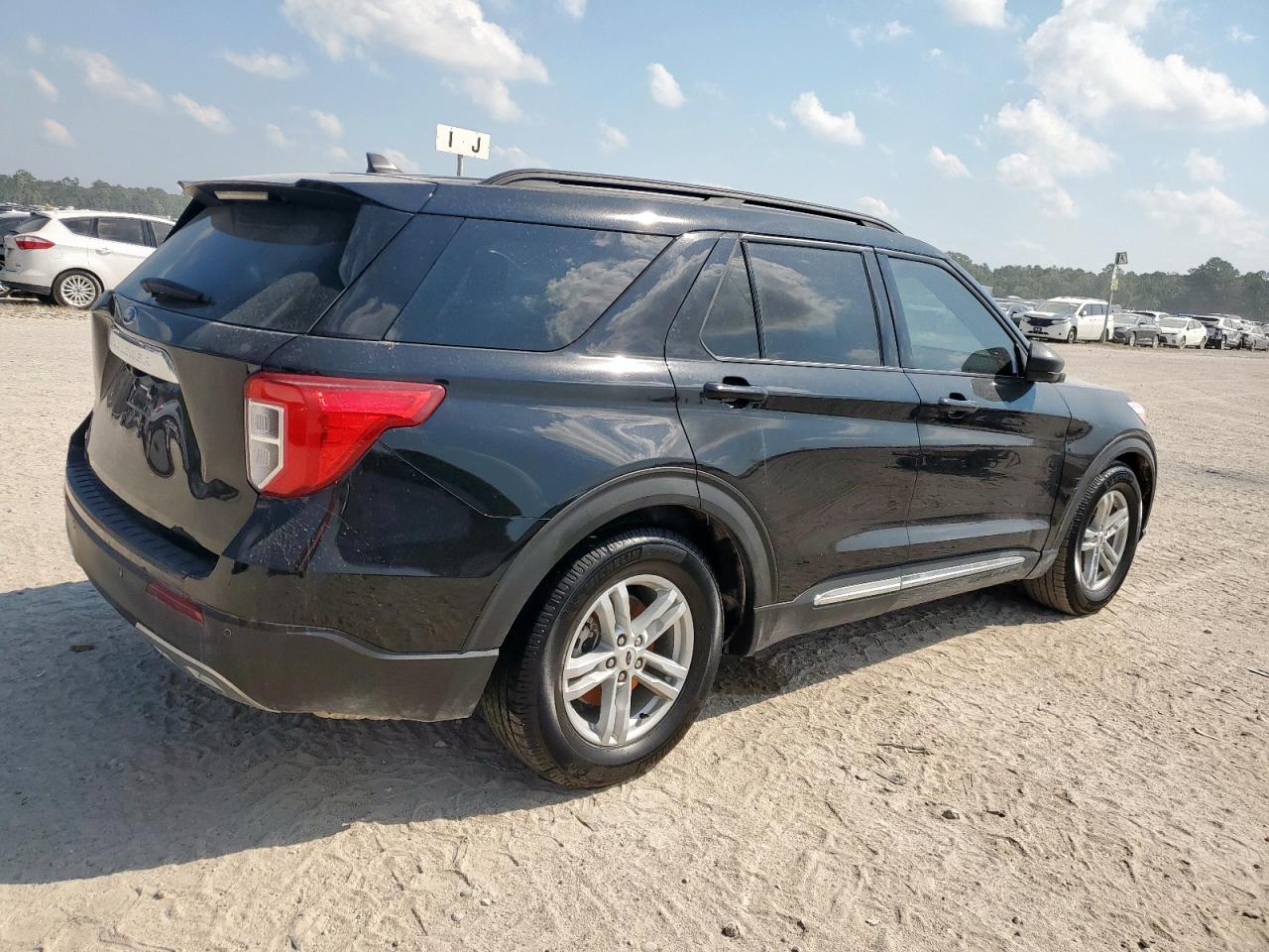 Ford Explorer Xlt Image 3