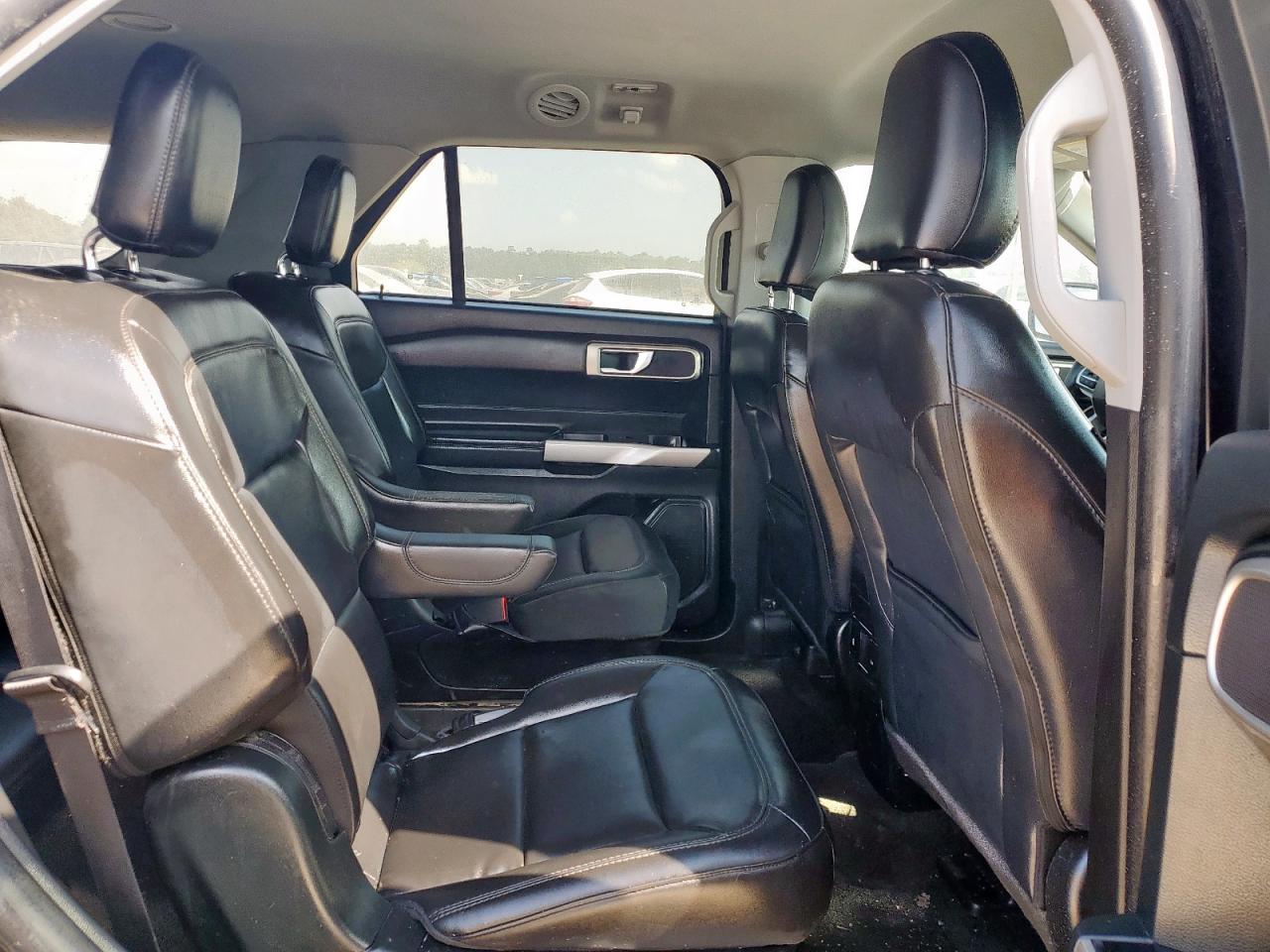 Ford Explorer Xlt Image 10