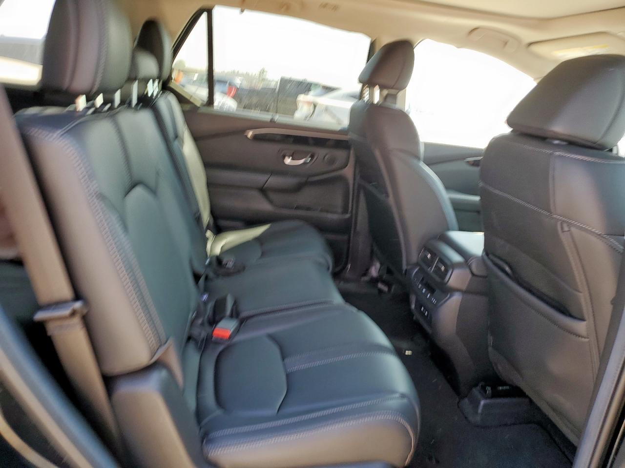 Honda Pilot Touring Image 9