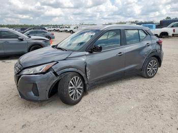  Salvage Nissan Kicks
